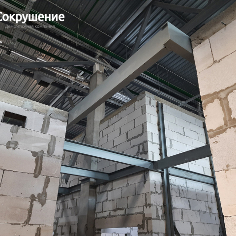 Наши работы - Демонтаж конструкций в ангаре