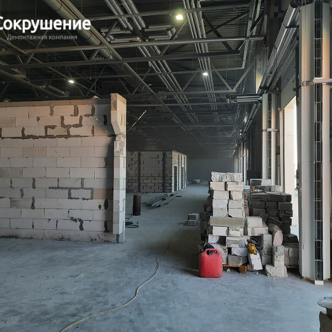 Наши работы - Демонтаж конструкций в ангаре