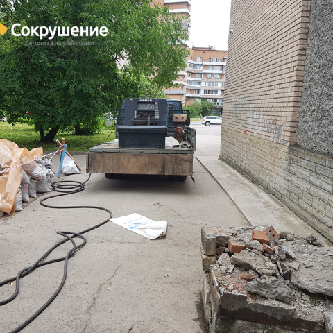 Демонтажные работы в действующем спортнивном зале