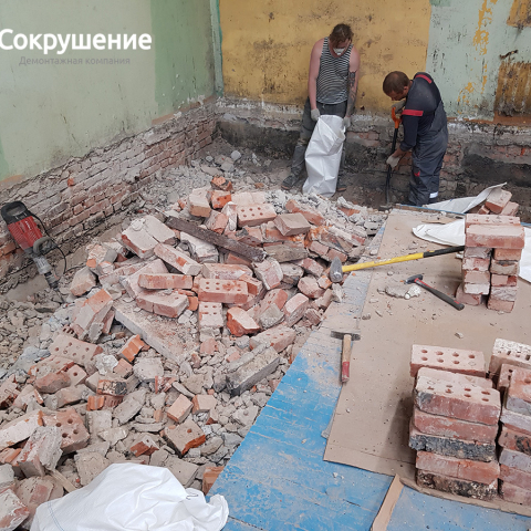 Демонтажные работы в действующем спортнивном зале